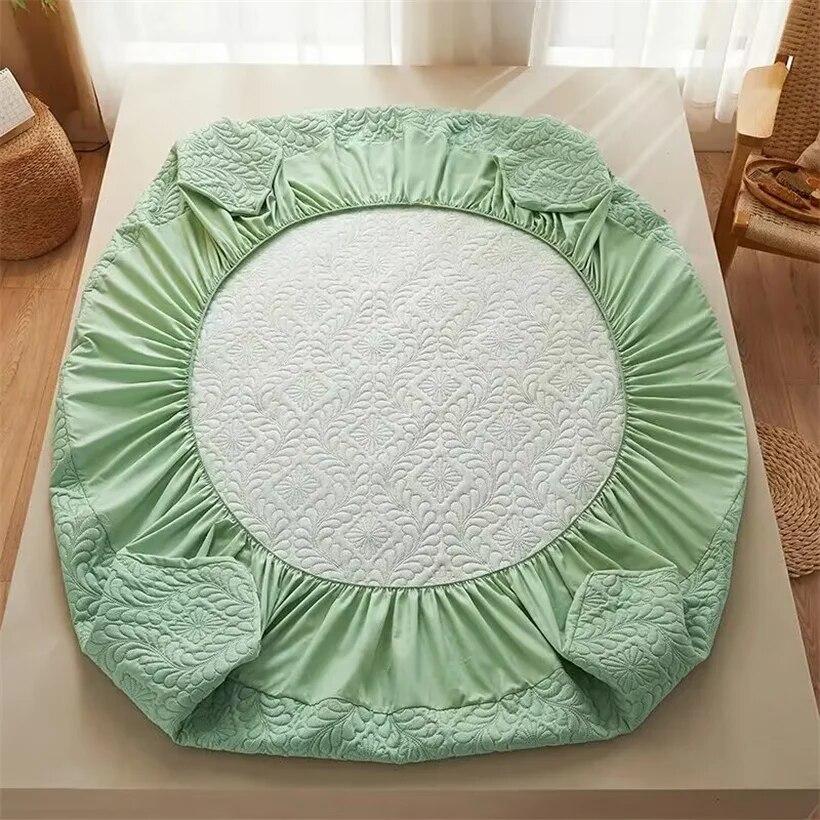 Quilted Waterproof Mattress Protector Elastic Fitted Sheet Embossed Bed Protection Pad for Bedroom Hotel Thickened Bed Cover