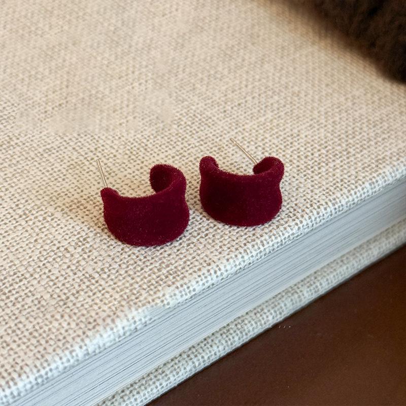 Silver Needle Flocked C-shaped Luxury Stud Earrings - Chic Autumn/Winter Retro Design