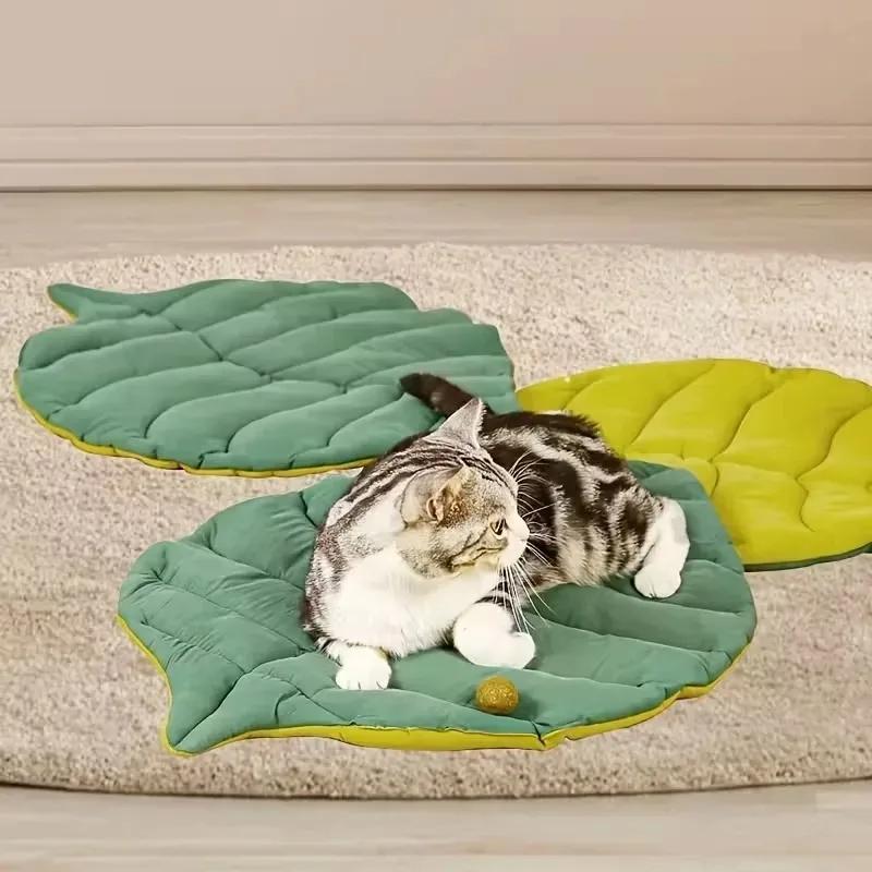 Leaf Shaped Pet Bed Soft Washable Non-Slip Mat for Cats and Dogs Thickened Polyester Cushion Reversible Travel Camping Pet Bed