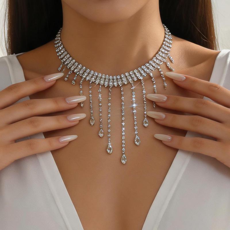 Elegant Rhinestone Water Drop Tassel Necklace: Luxurious, Fashionable, High-Grade Clavicle Accessory