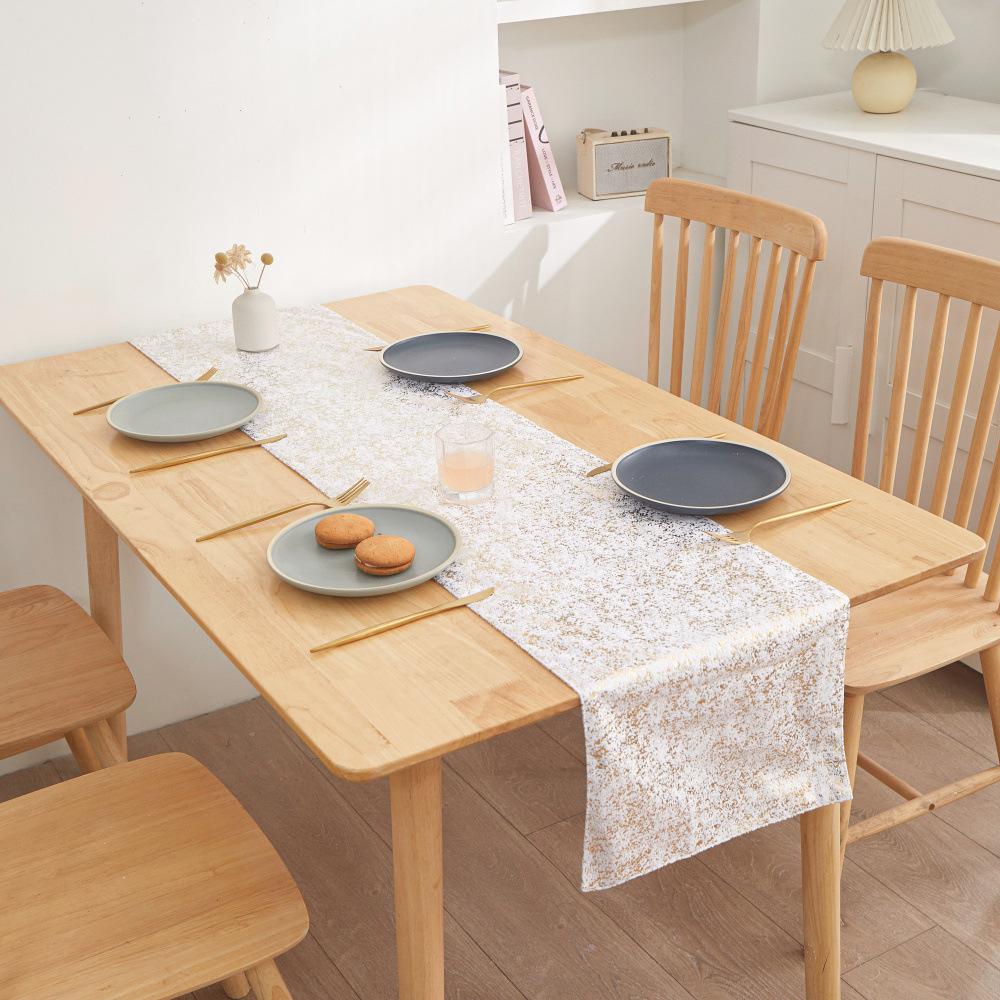 1pcs Solid Color Dutch Velvet Hot Stamping Craft Table Runner Elegent Double Sided Soft Kitchen Table Decoration Tablecloth