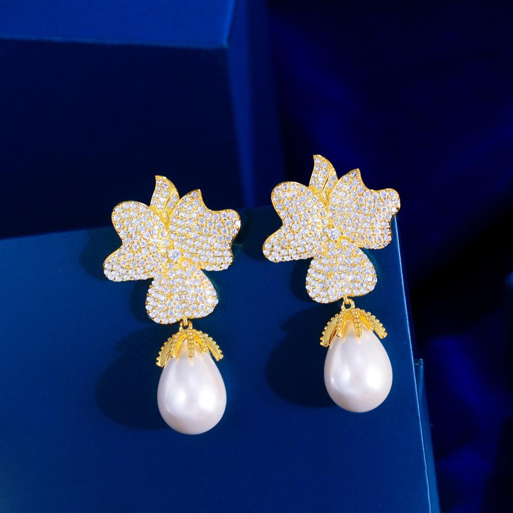 Needle Elegant Pearl Zircon Flower Earrings Full Diamond Maple Leaf Shell Pearl Earrings Atmospheric Earrings