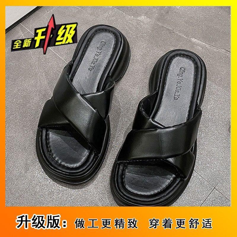 Versatile beach shoes 2025 summer new solid color thick sole outer wear Korean version simple small height black slippers