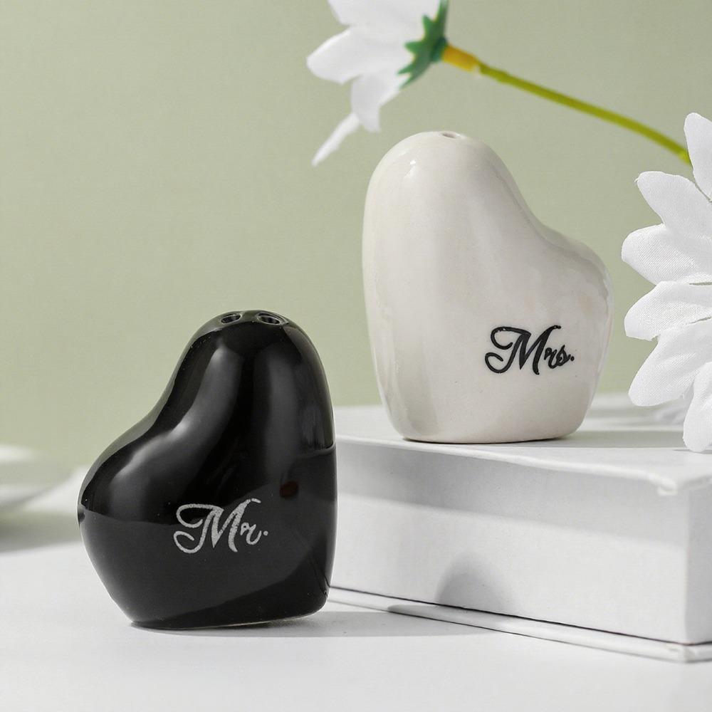 New Ceramic Spice Jars Heart-shaped Mini Seasoning Bottle Gift Portable Condiment Jar Kitchen Supplies