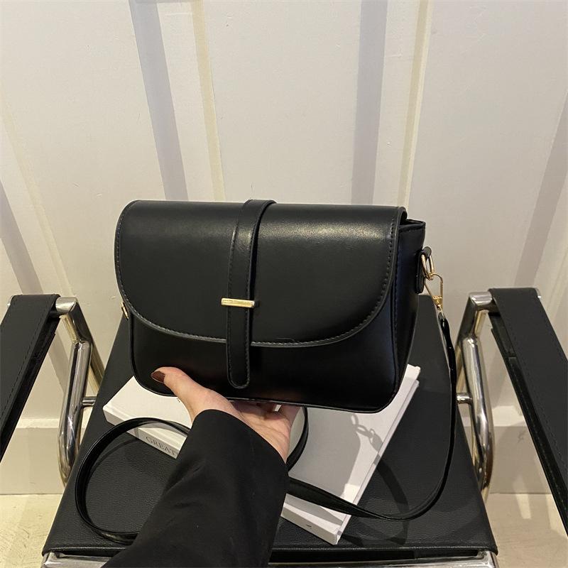 

Корейская версия ins стиль мода текстура маленькая квадратная сумка женская новая летняя для поездок на работу иностранный стиль масляная кожа тренд повседневная сумка-мессенджер чёрный