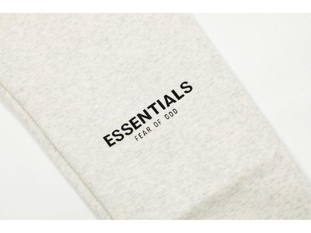 Trendiger schwarzer FOG Essentials Kapuzenpullover mit Buchstaben-Flockdruck