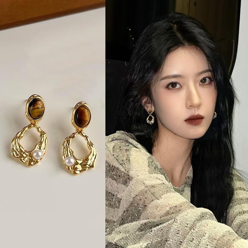 Annual explosion Pearl butterfly earrings women's high-end sense niche 925 silver needle earrings ear jewelry wholesale