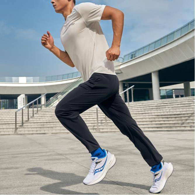 SAUCONY Solid Logo Training Woven Straight Leg Casual Pants Men Pants Black SC2249025A-BK01