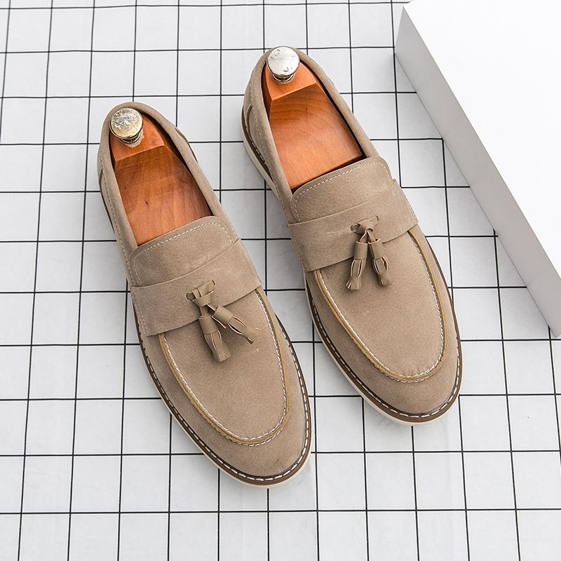 

Модные мужские удобные лоферы с кисточками в британском стиле для весны, новые мужские замшевые дышащие нескользящие повседневные кожаные туфли 46 хаки