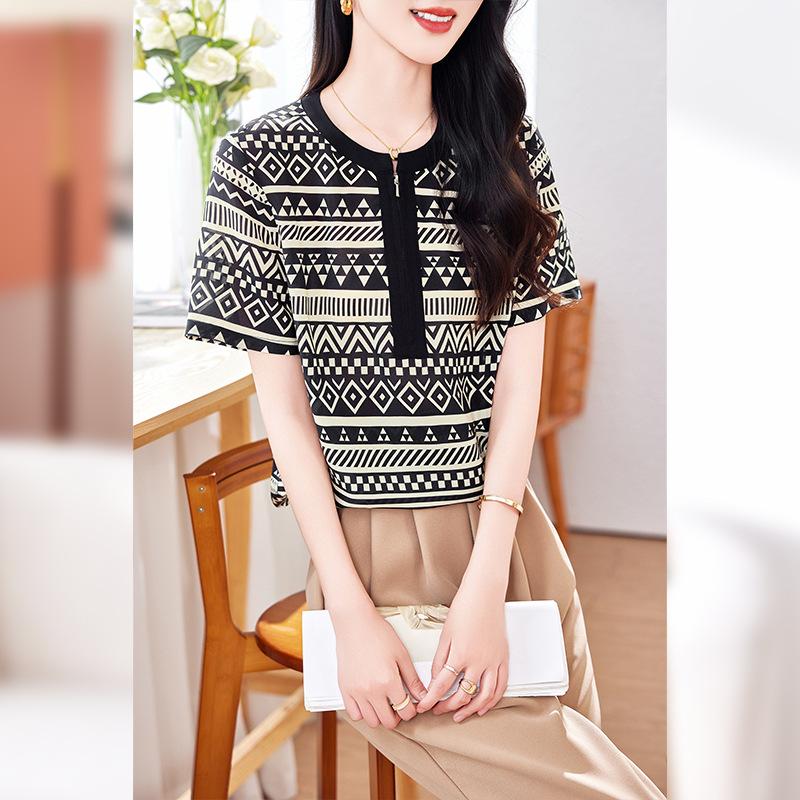 

Модный шелковый топ женский с коротким рукавом летняя одежда новая темпераментная тонкая рубашка шелковая футболка 3XL [Recommended 135~ 75kg]