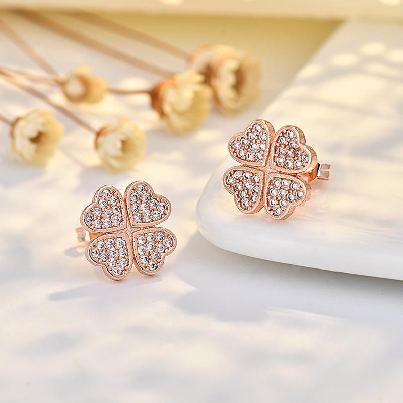

Микро-инкрустированные серьги в виде четырехлистного клевера, нишевые изысканные серьги с полным бриллиантом в виде счастливой травы, маленькие серьги