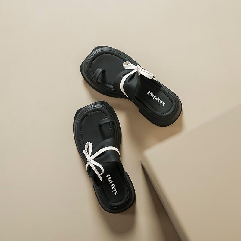 

Summer new slippers women s black and white with princess style thick-soled heightening bow cool slippers flat-bottomed set of toe beach shoes 33 чёрный