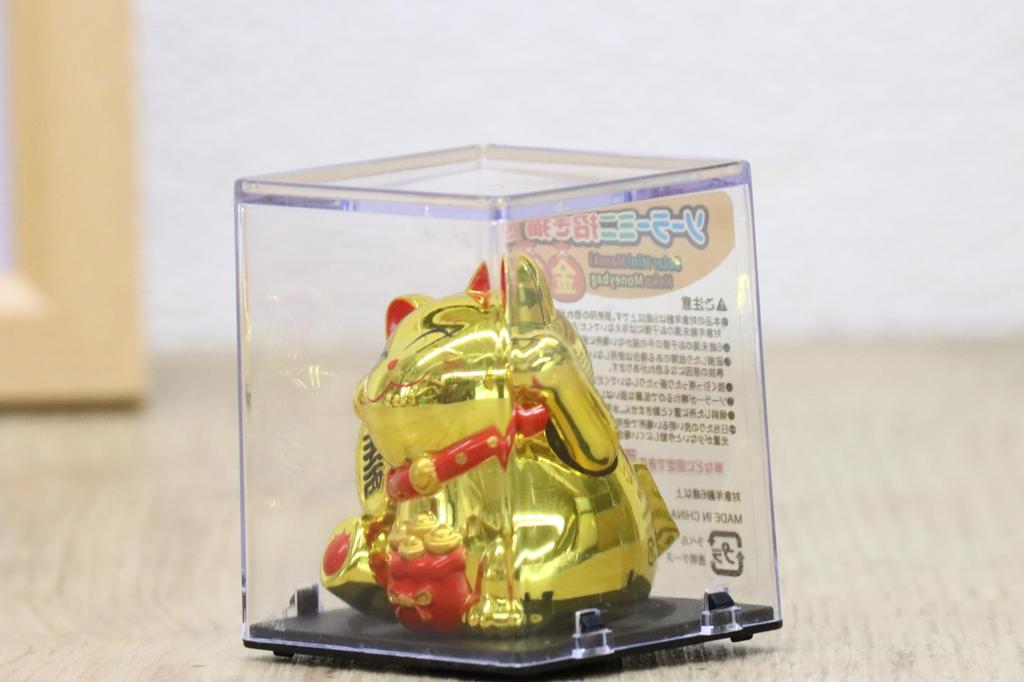 Castle Enterprises Mini Waving Solar Set of Bulk A Delightful Japanese Souvenir for Comes in a Clear Case Maneki-neko (Lucky Cat) [Gold Bag] (Gold)
