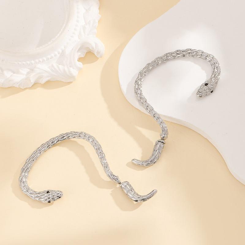 Twisted Ear Pendant Snake-shaped Earrings - Feminine Retro Creative Unique Small-scale Design Minimalist and Exquisite Ear Accessories