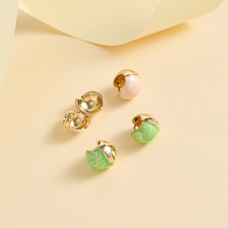 French Retro High-End Oil Drip Buckle Earrings, Fresh Temperament Niche Design Earrings, Light Luxury Earrings, Earrings.