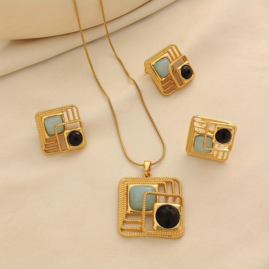 

Модные украшения для женщин золотой