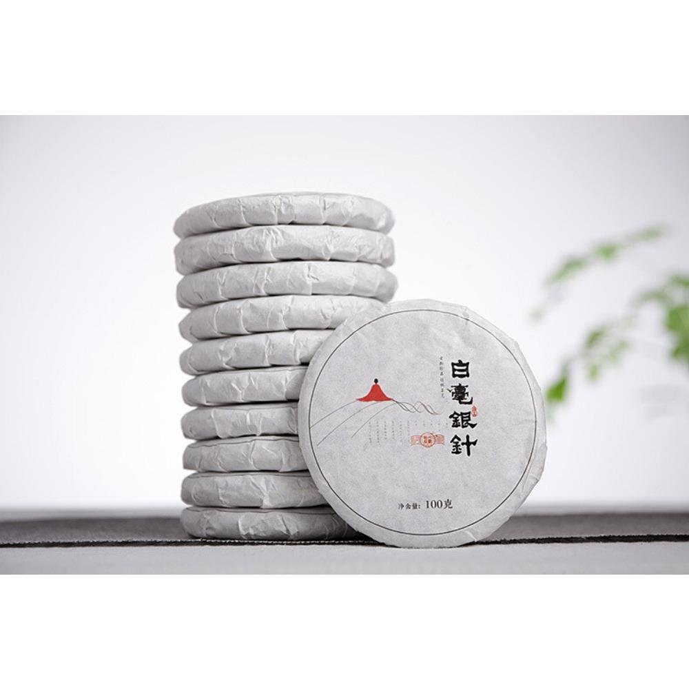 Yunnan Silver Needle Bílý čaj 100g Měsíční Starý Koláč