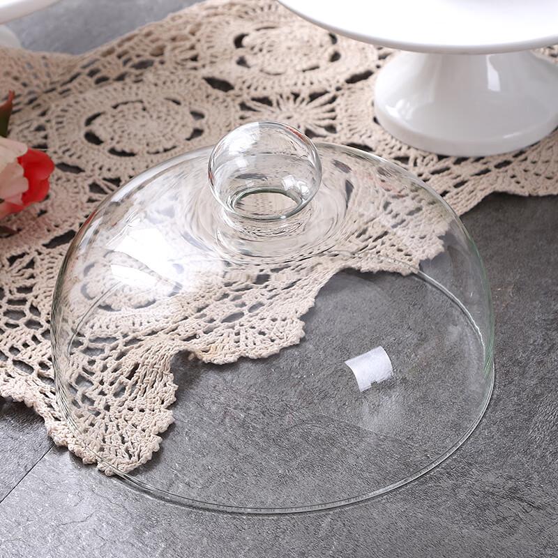 Hoher Glas-Kuchenständer mit Haube