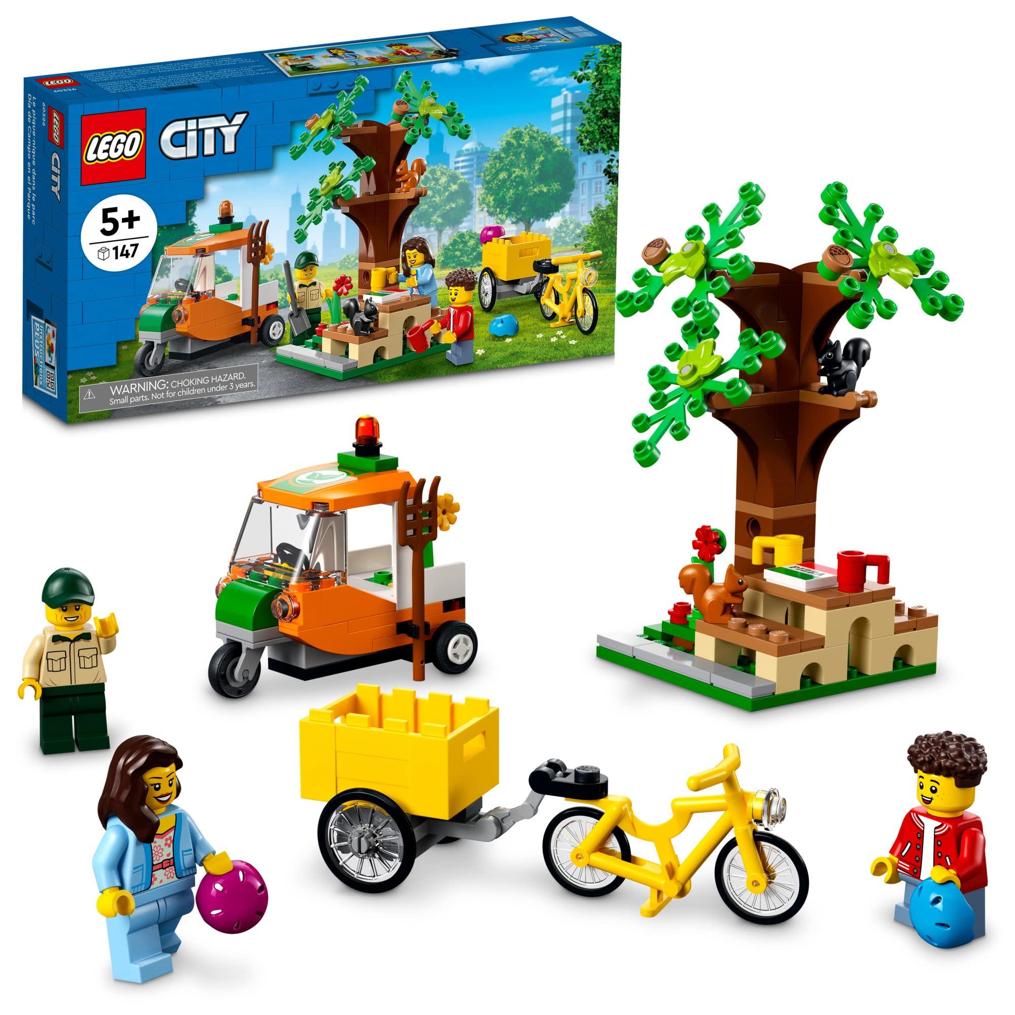 

LEGO City Пикник в парке 60326 Набор для сборки для детей от 5 лет и старше, включает 3 минифигурки и 2 фигурки белок (147 шт.)