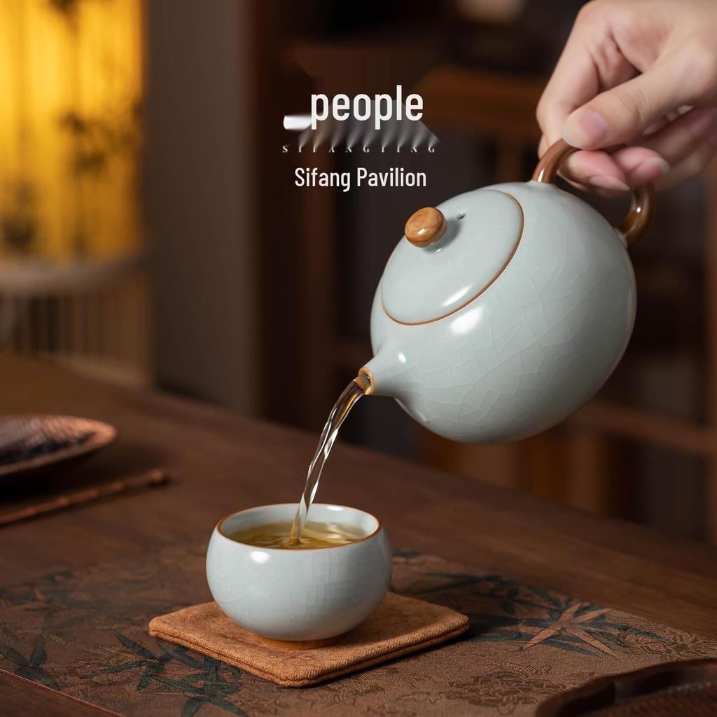 Handmade Ru Kiln Sky Blue Crackle-Glazed Ceramic Teacup for Gongfu Tea