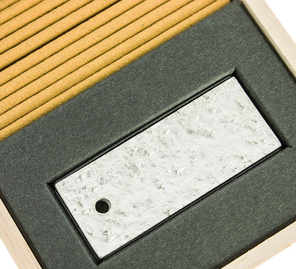 Nippon Kodo Oedo Räucherstäbchen Langlebigkeits-Chrysantheme 60 Stäbchen mit Räucherstäbchenhalter (Choju Kikka)