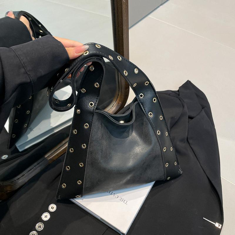 Trend Rivet Versatile Underarm Bag Women's Early Autumn Large Capacity Locomotive Wind Commuter Daily Tote Bag