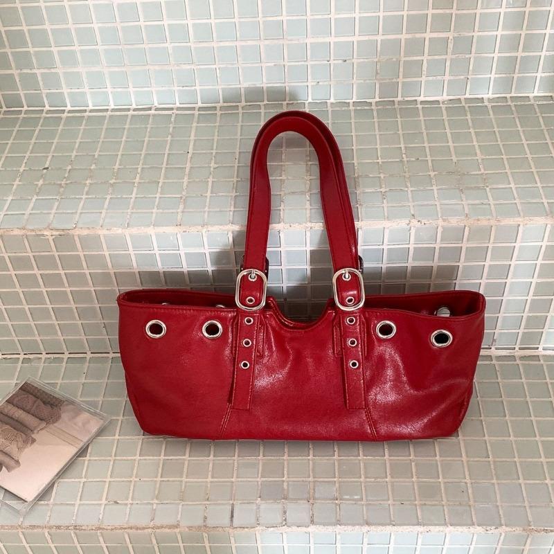 Neue Umhängetasche Damen Nischendesign trendige Leder Pendler Retro Tasche genietet Babes Lokomotiv Achseltasche Damen