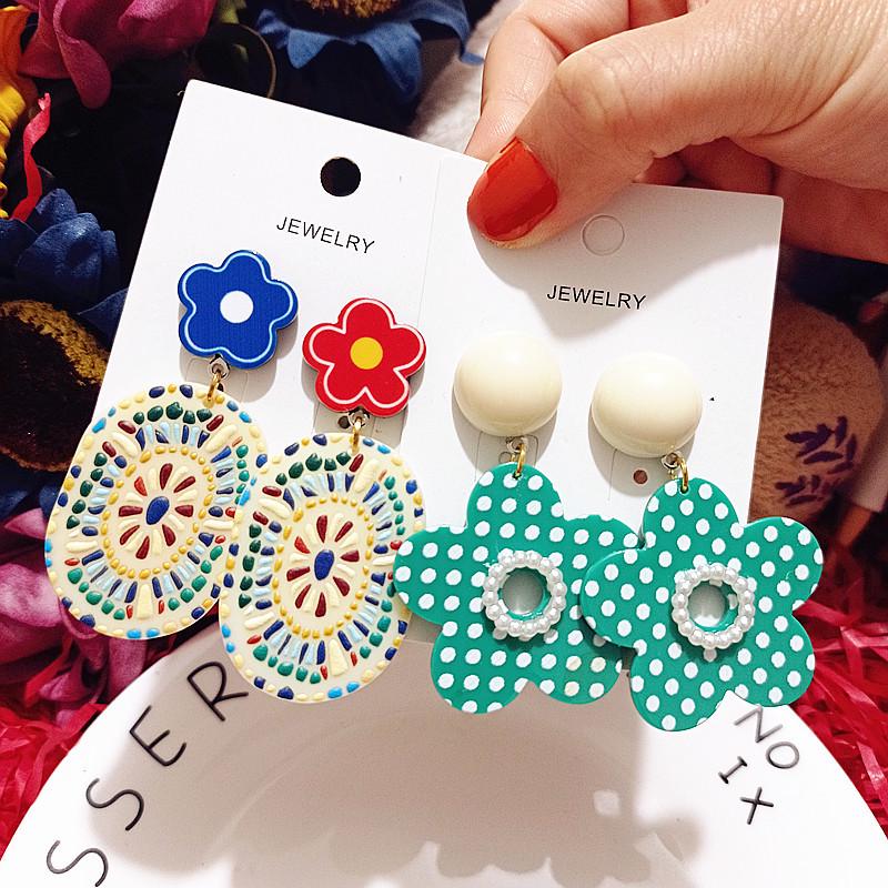 

Japanese Gingham Polka Dot Green Flower Retro Ethnic Cartoon Earrings