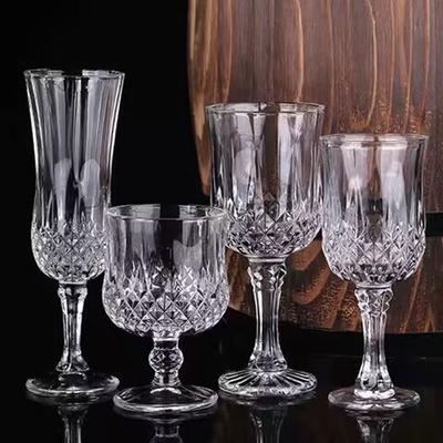 Nádobí na nápoje – Poháre a kalichy