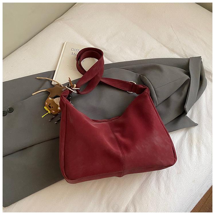 Fashionable large capacity crossbody bag winter new high-value tote bag shoulder bag commuter underarm bag