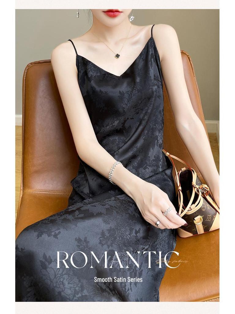 Robe Satin Jacquard à Col V et Bretelles Spaghetti pour Femme - Amincissante, Design Français Haut de Gamme pour Printemps/Été