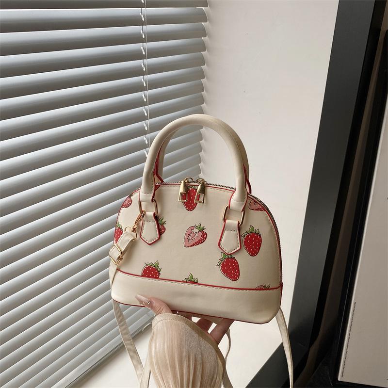 

New trendy girl handbag fashion commuter strawberry shell bag fashion printing texture shoulder bag armpit bag белый