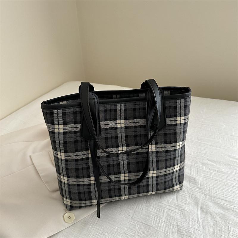 Large Capacity Stylish Women's Tote Bag Chic Plaid Design For Autumn Commute