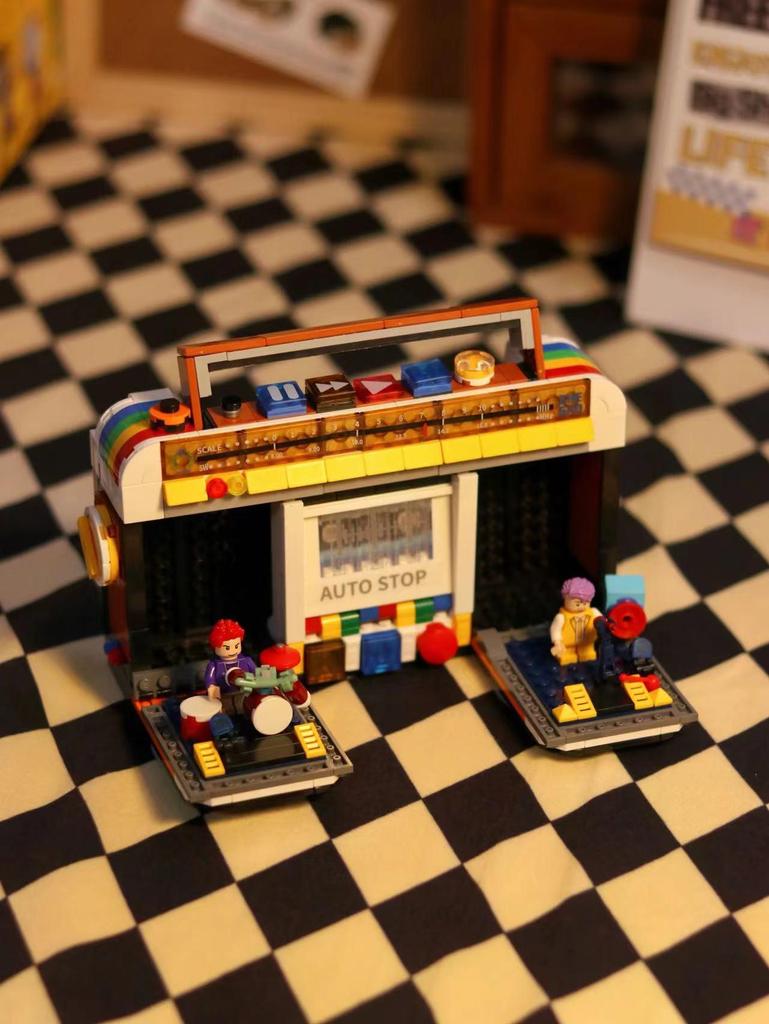 Xianci Retro Street Scene Building Blocks Educational Toy Set - TV & Refrigerator. Ideal Birthday Gift for Girls.