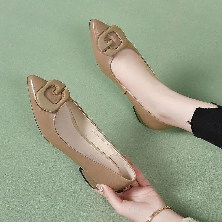 Low-heeled Single Shoes Women's Autumn 2025 New Pointed G Buckle Soft Sole Soft Surface Shallow Mouth Fashion Mother Shoes Doudou Shoes