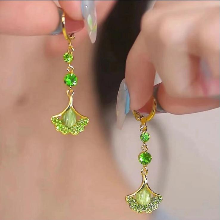 New fresh green opal ginkgo leaf earrings women s light luxury high-end long fringed earrings temperament earrings