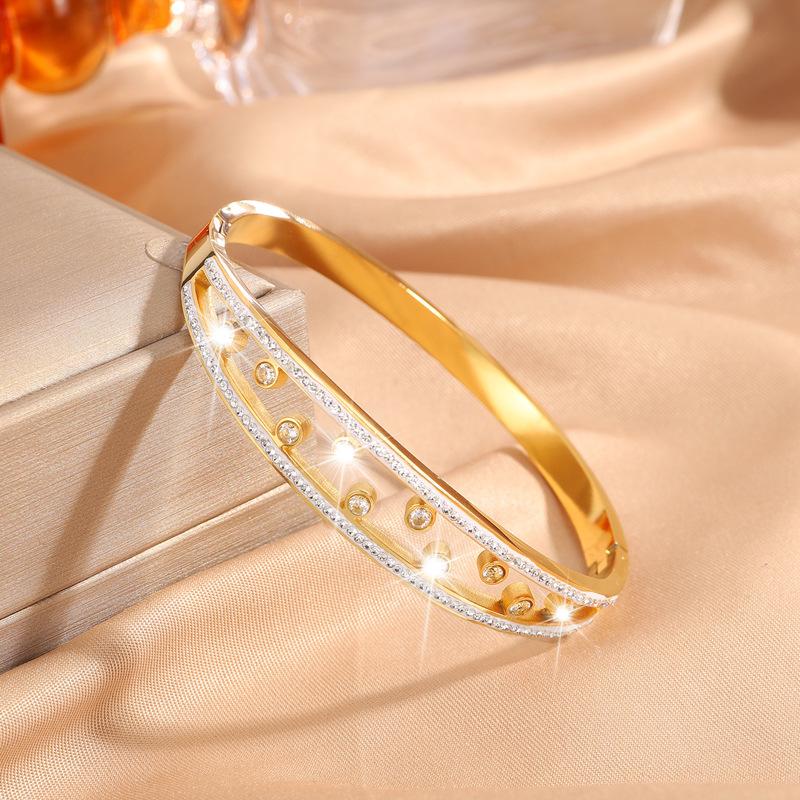 High-end Stainless Steel Fashionable Women's New Titanium Steel Diamond-encrusted Hollow Versatile Non-fading Jewelry