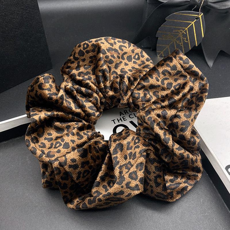 2025 Retro Leopard Print Velvet Scrunchie: Autumn/Winter Hair Tie Bun Rope