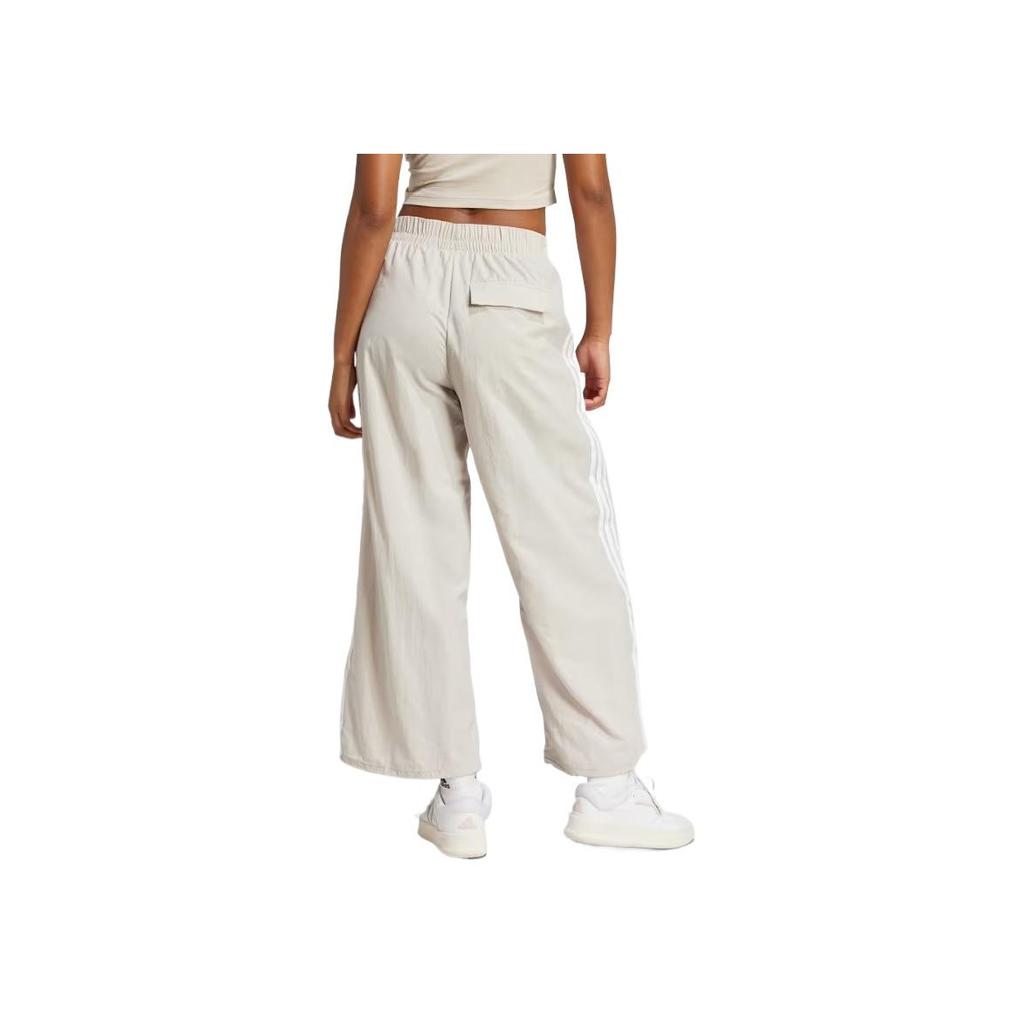 adidas Pantaloni Casual Larghi a Gamba Larga Essentials 3-Strisce Donna Fondo Bianco Alluminio JC8168