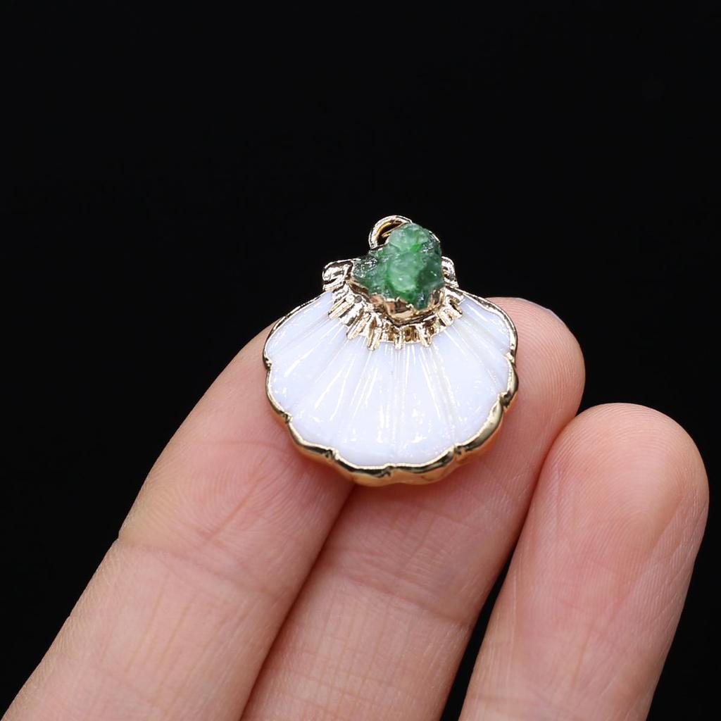 1Pc Natural Shell Pendant 20x23mm Golden Plated White Scallop Shell With Raw Crystal Stone Charm for DIY Necklace Jewelry Making