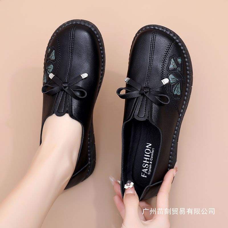 Spring and Autumn leather shoes Middle-aged mother shoes Middle-aged and elderly beef tendon soles women's shoes Non-slip flat-soled leather