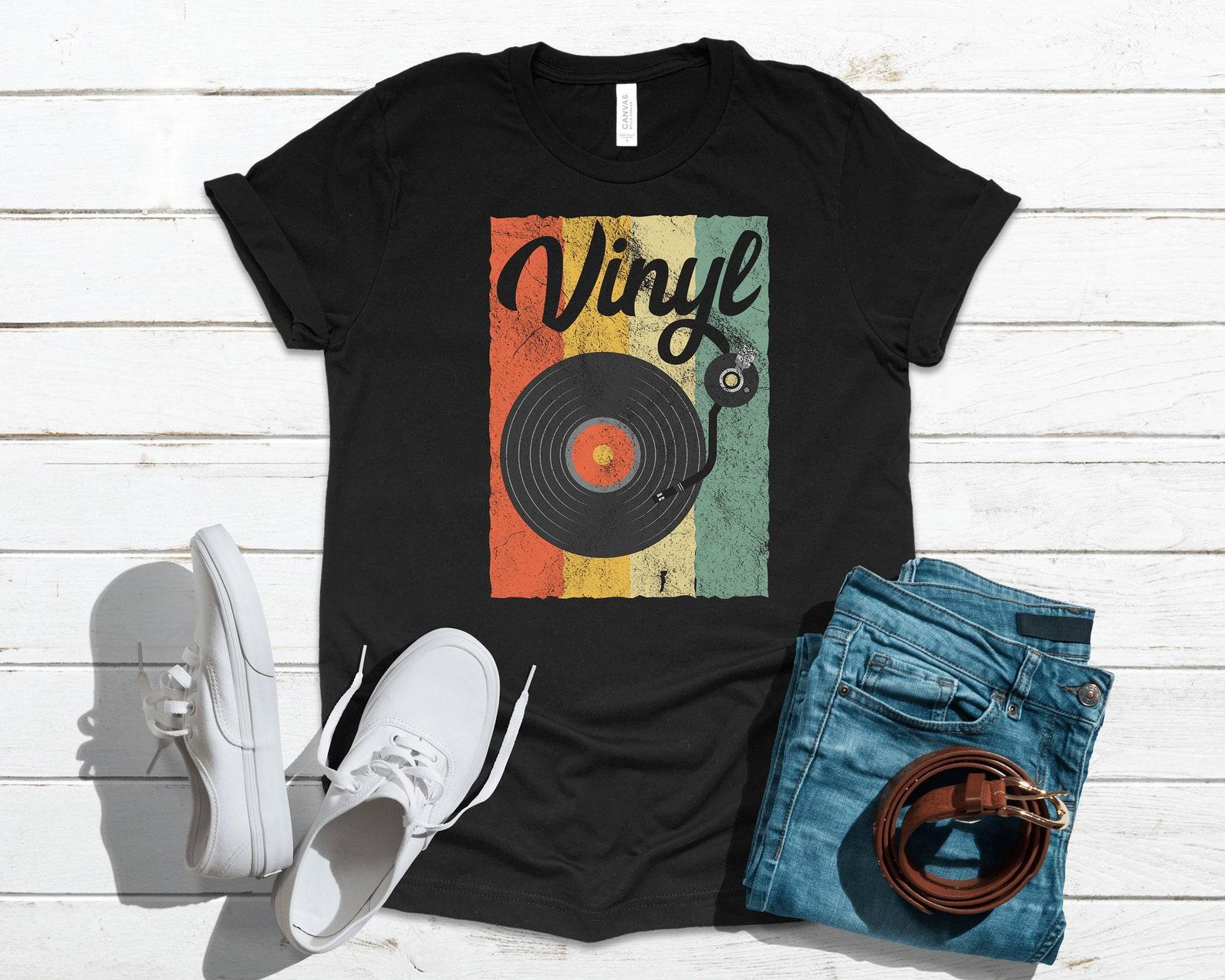 Vinyl Retro Music Record Player | T-Shirt | Tank Top | T-shirt | T-shirt |T-shirt | Apparel Gift L
