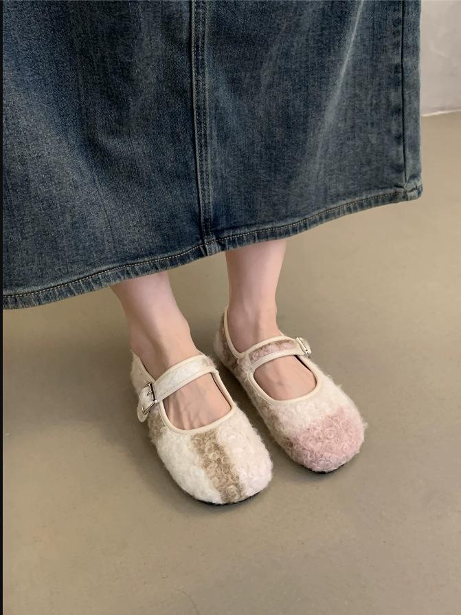 

Сказочные пушистые туфли женские зимние 2025 новые корейская версия высококлассные цветные и бархатные теплые балетки Мэри Джейн 39