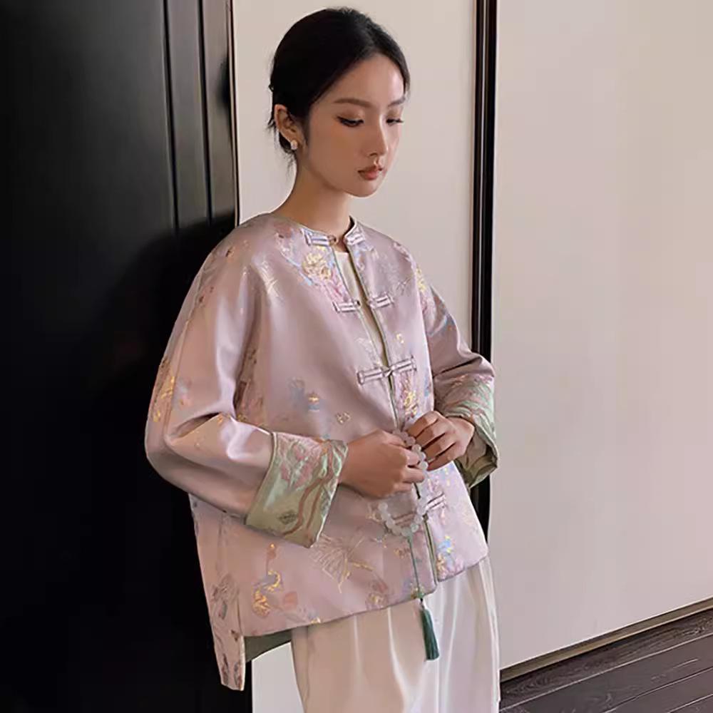 

2024 Ретро Стеганая Вышитая Куртка в Китайском Стиле с Застежками-Лягушками Medium розовый