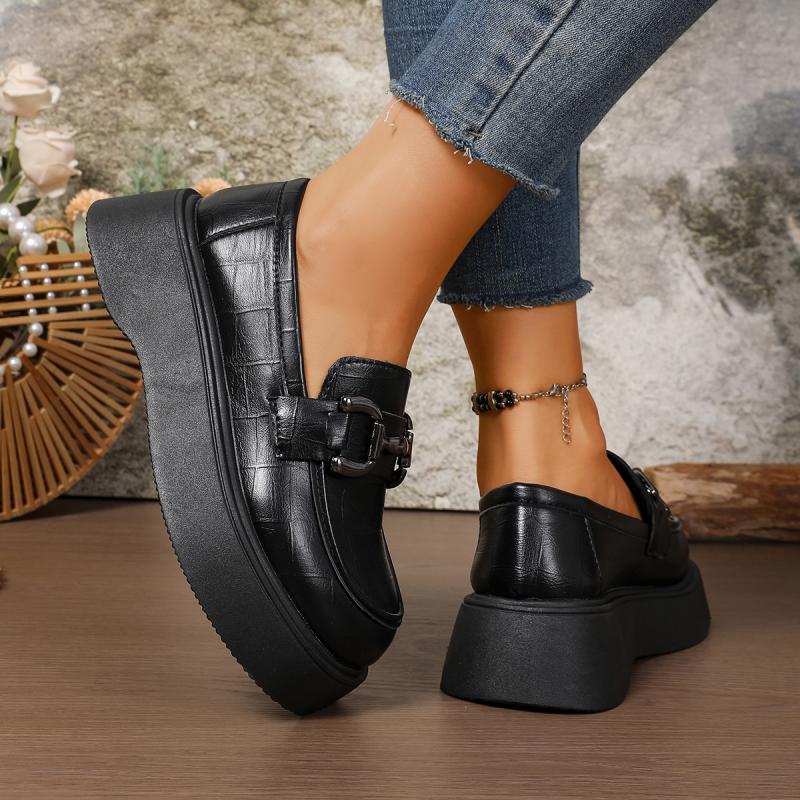 Fashion Fashion Metal Decoration Solid Black Loafers Women 2025 Autumn Thick Bottom Slip On Pumps Comfort Medium Heel Office Shoes