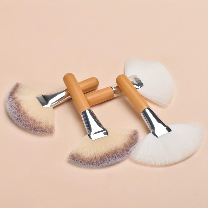 4Pcs Professional Makeup Brushes Set Large Fan Brush with Wooden Handle Designed for Makeup Removal and Highlighter Application