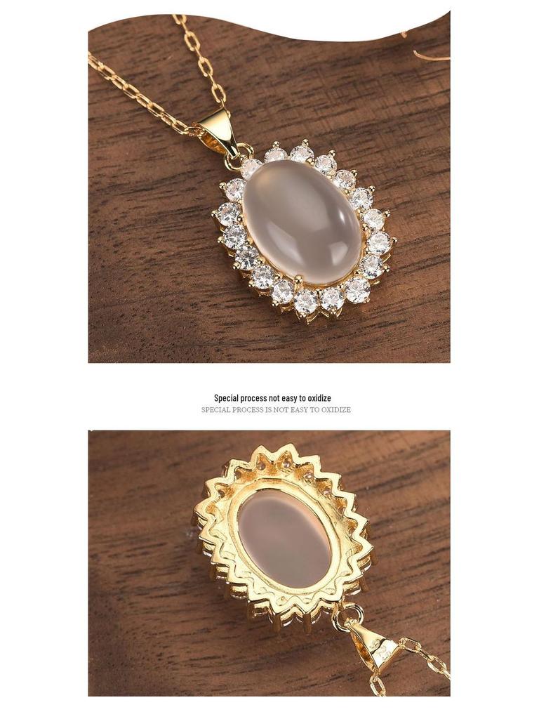 Elegantní náhrdelník ve stylu Lady Di s plným osazením diamanty a bílou nefritovou intarzií - Módní, všestranný a luxusní.