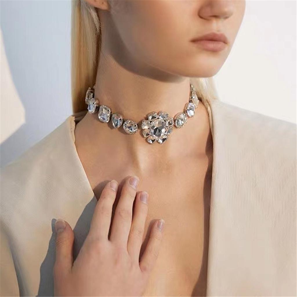 Tooxika Personalised Exaggerated Artificial Rhinestone Flower Necklace Light Luxury Temperament Banquet Runway Celebrity Collarbone Chain Necklace