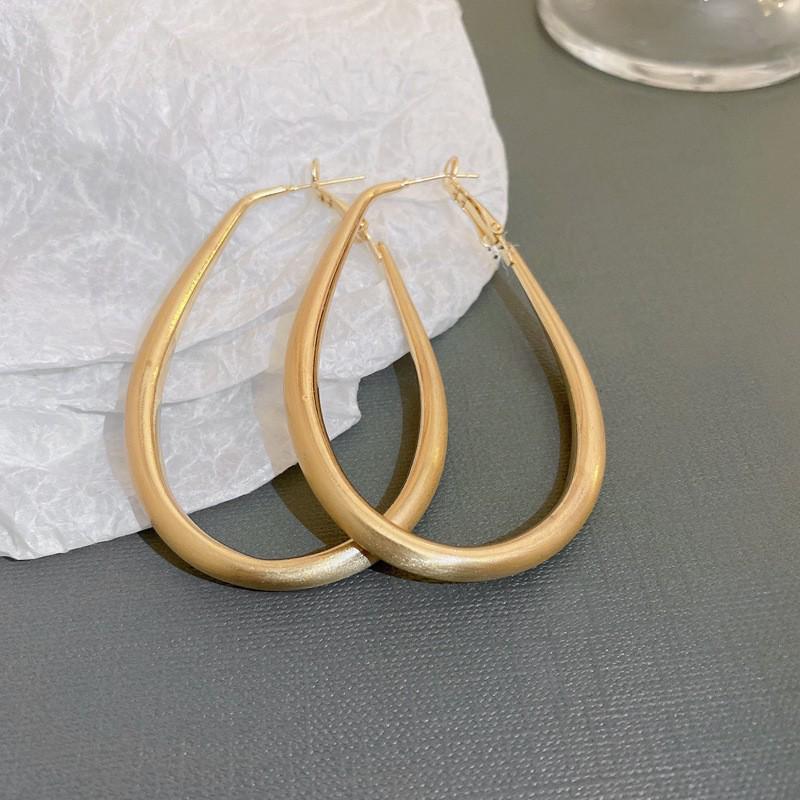 Silver Needle Geometric Metal Earrings: Elegant, Fashionable, High-End Design Stud Jewelry.