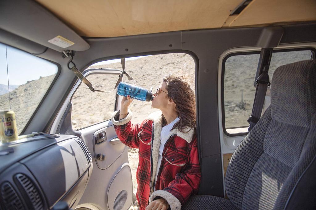 CamelBak Chew Mug Tritan 750ml Desert Sunrise Water Dishwasher Safe Bottle, Lightweight, Compact,